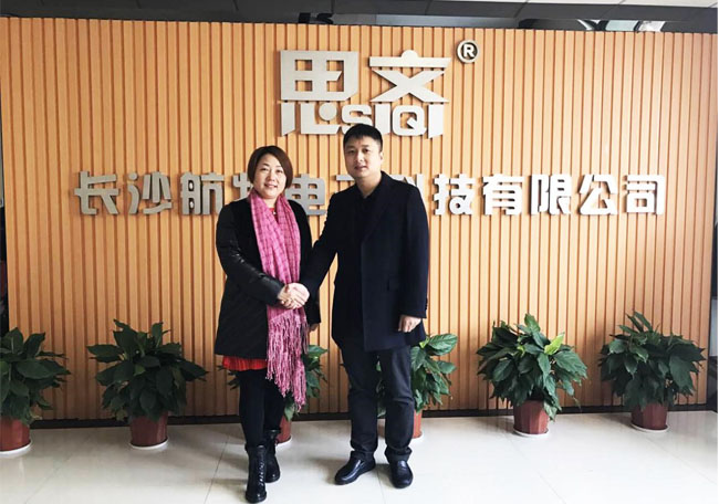 304AM永利创始人龙平芳女士与思齐董事长达成合作