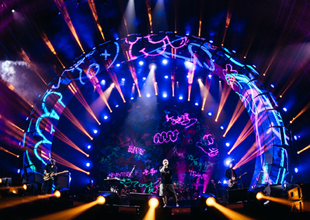 304AM永利LED透明屏亮相痛仰乐队郑州演唱会