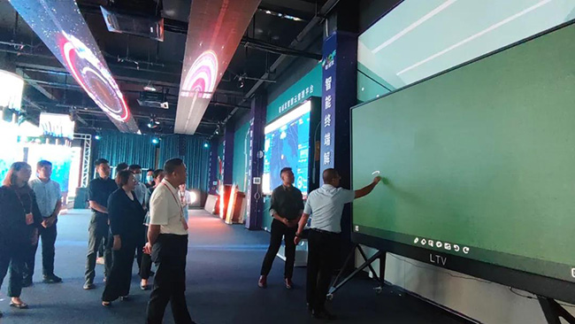 会议一体机.jpg 会议一体机.jpg