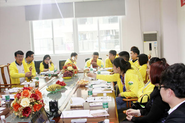 304AM永利创始人龙平芳女士同阿里巴巴上海浦东VIP客户进行分享互动