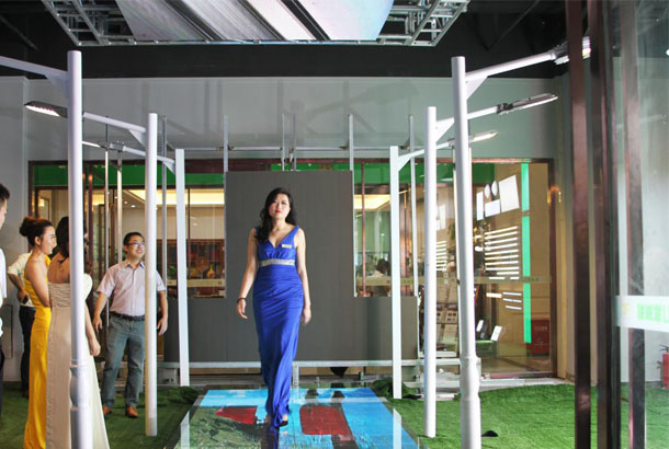 304AM永利旭生展厅模特T台秀节目