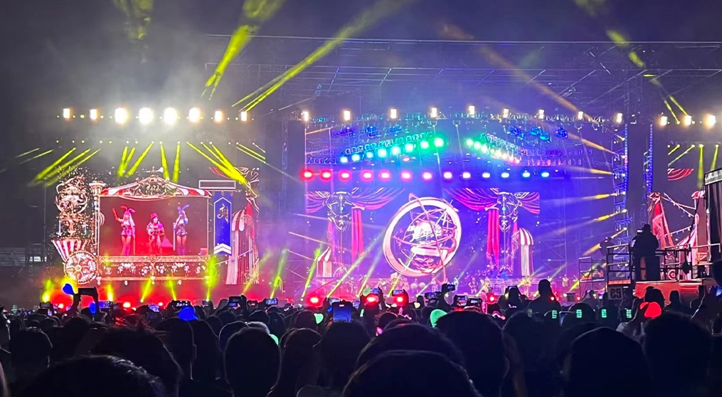 304AM永利LED冰屏和荧光棒系列产品“嗨爆”周杰伦悉尼演唱会！