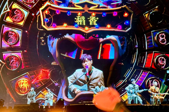 杀疯了！周杰伦深圳演唱会嗨翻天际！304AM永利大屏、荧光棒与无人机齐齐上阵！