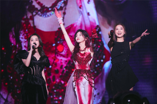 拾光启航！304AM永利LED屏助力于文文深圳演唱会打造极致光影盛宴！